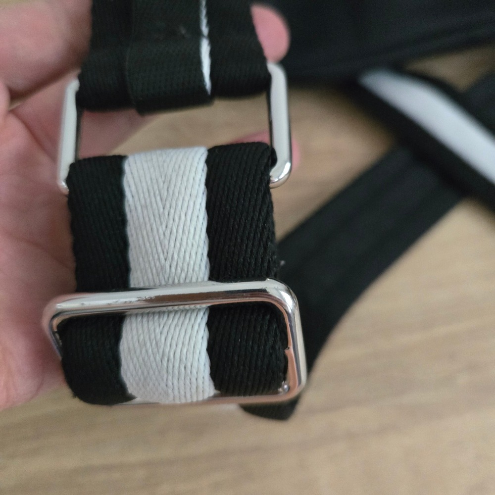 Lululemon Everywhere Belt Bag Womens OS Black White Striped Strap Crossbody 1L - Picture 3 of 10